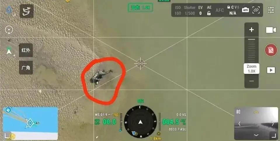 “看哭了！”近日，湖北武汉，一老人因为思念去世的妻子，下意识沿着和妻子生前走过的