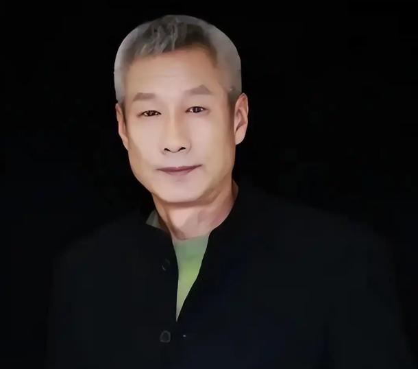 68岁的国家一级演员刘佩琦，将兄长留下的16岁侄子刘伟接到北京抚养了20年，前后