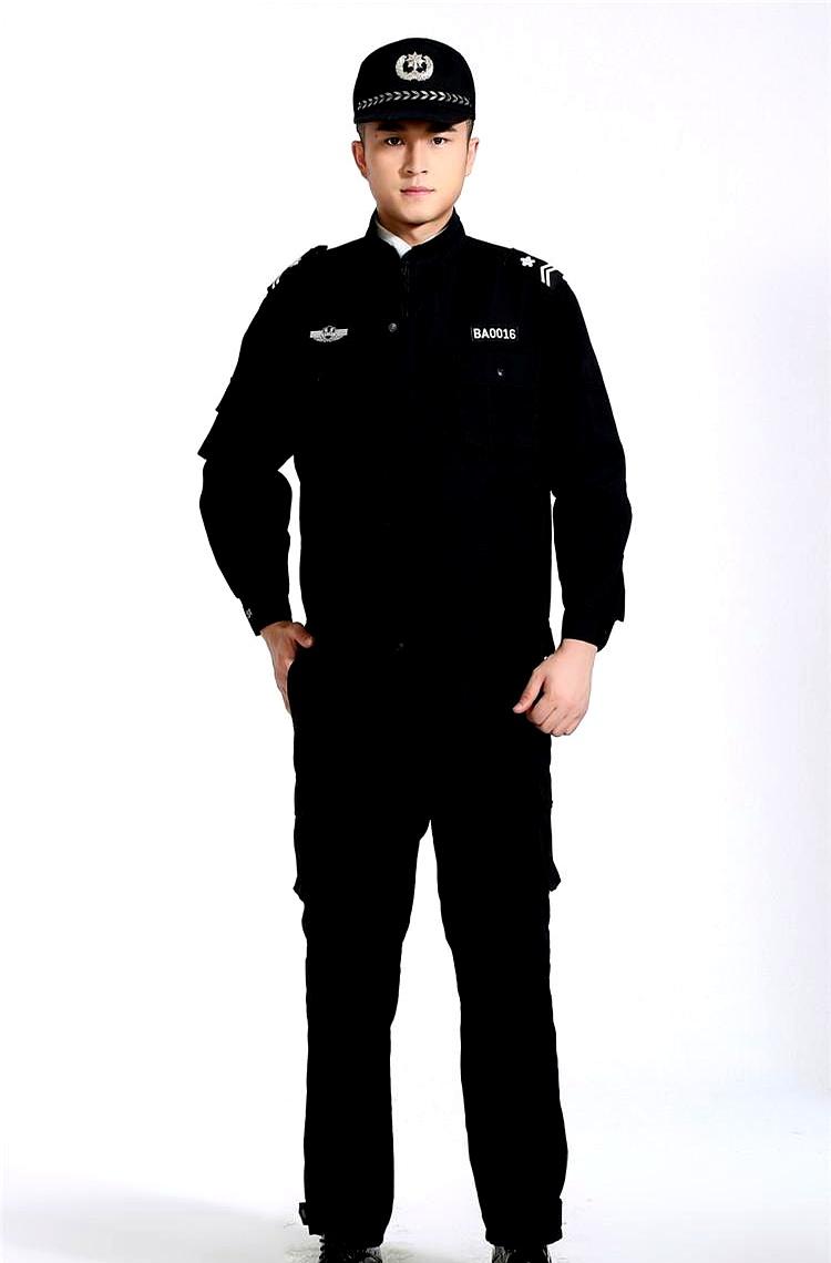 你说这事儿怪不怪？在深圳KTV当了半年保安，有个女孩天天半夜给我塞零食饮料，我