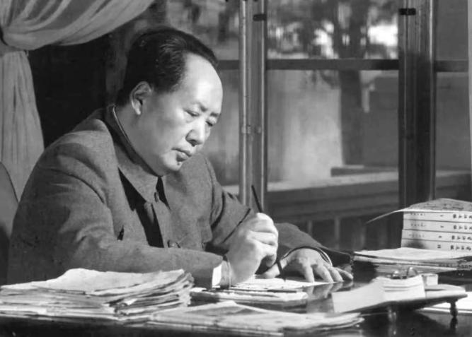 1960年初，中国、尼泊尔就珠穆朗玛峰归属问题再度展开谈判，但尼泊尔首相寸步不让