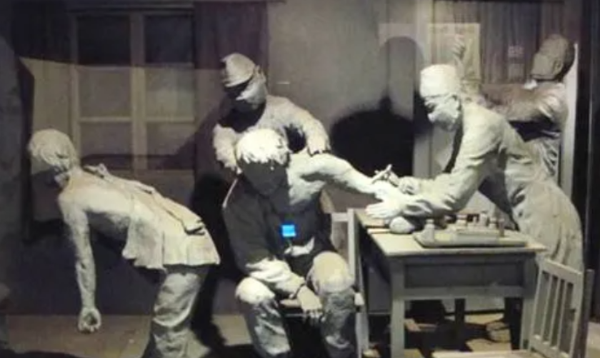 1941年，日本军医曾进行过一项“人马换血”实验，他们将活人的血抽出来，再把马血