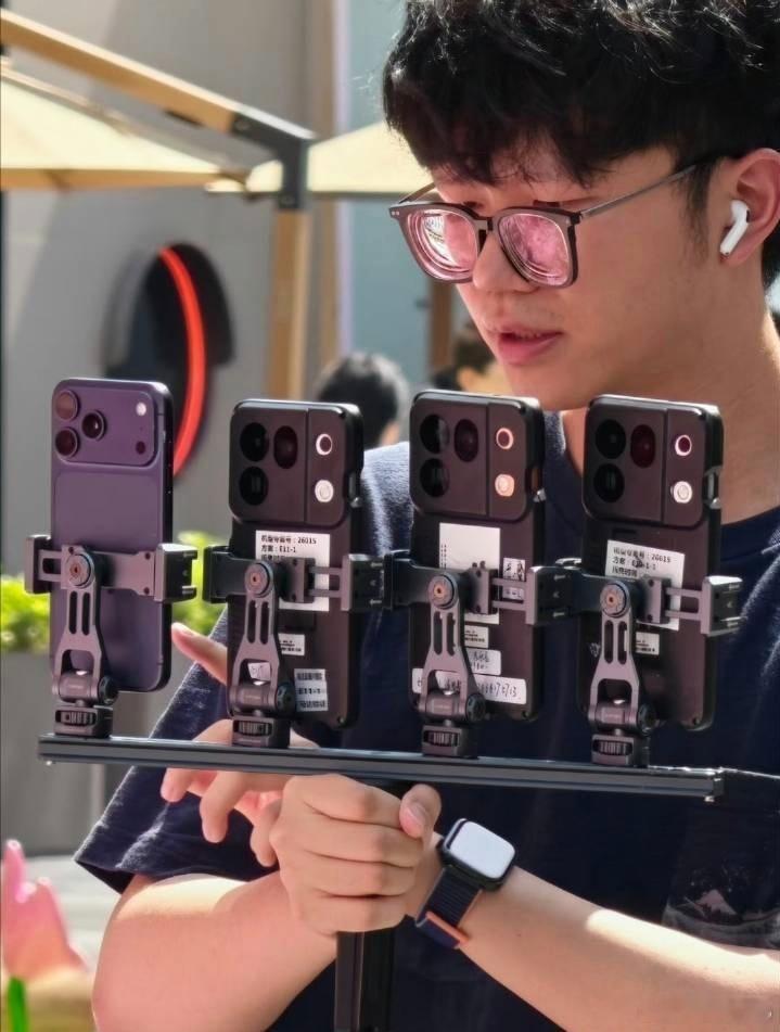 OPPOFindX10系列开始预热了，先把造型爆一爆。这个造型，就不评价了。