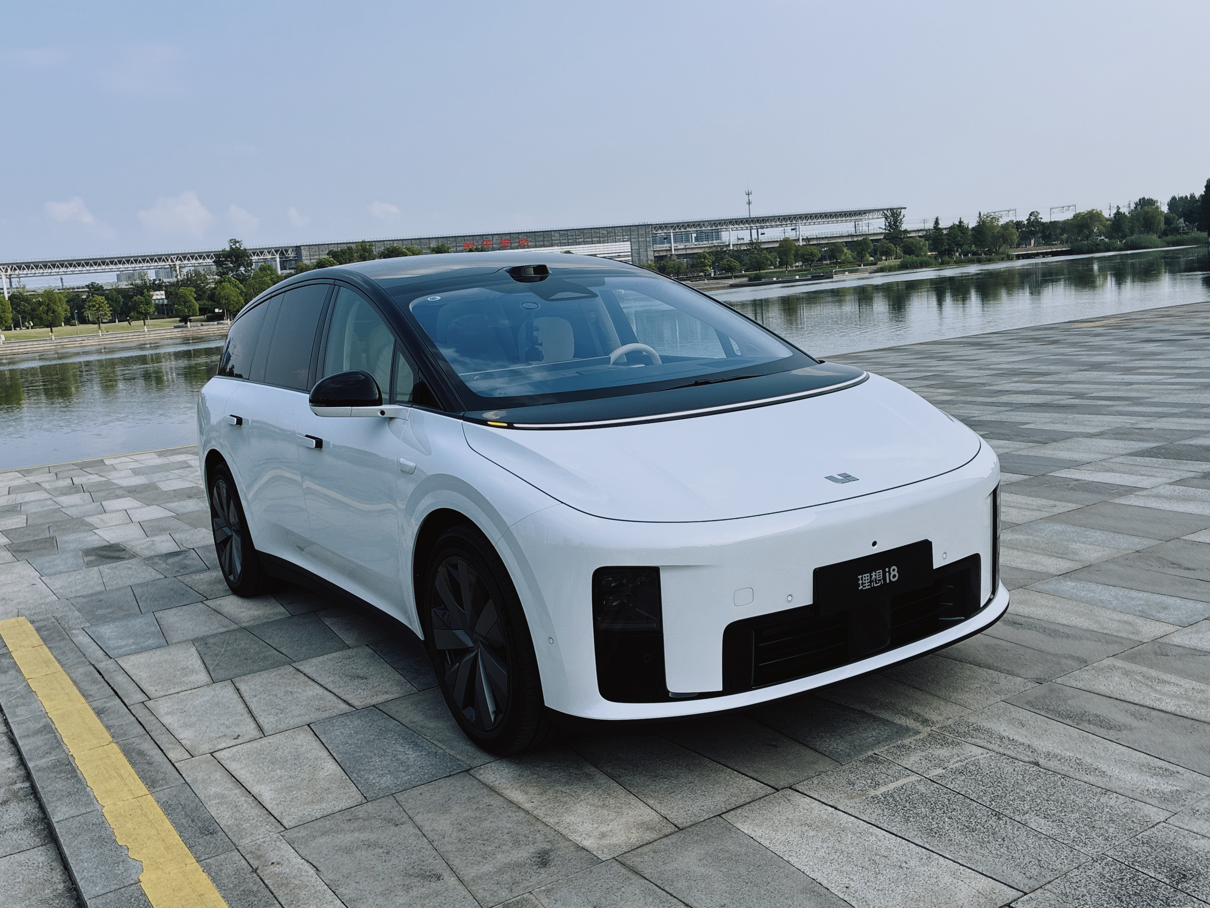 理想i8首发静态体验一组图赏，星环灯二代尤为优雅​​​
