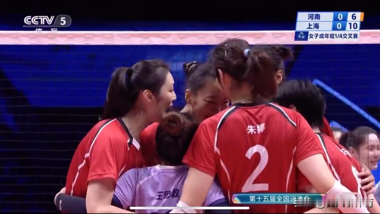 朱婷今天真的太难了，被上海女排重点盯防，第一局14扣3中啊[捂脸哭]然后队友还不给