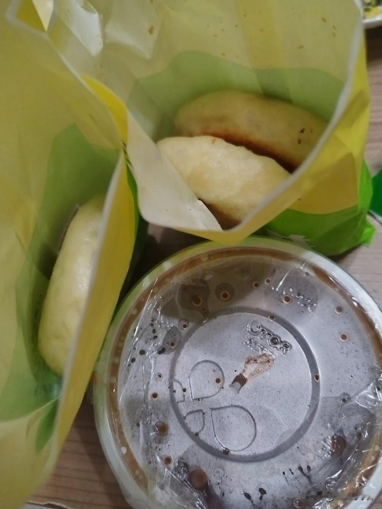 这消费，好似回到刚来青岛的时候。最近，天气太热不想做早餐了，就叫外卖吧。两个
