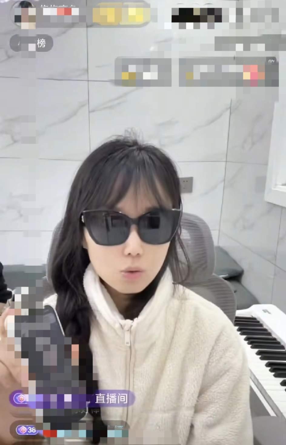 盲人女网红“抱抱盲兔”，编剧本摆拍！被央视新闻点名批评，和被帽子叔叔谈话。本来她