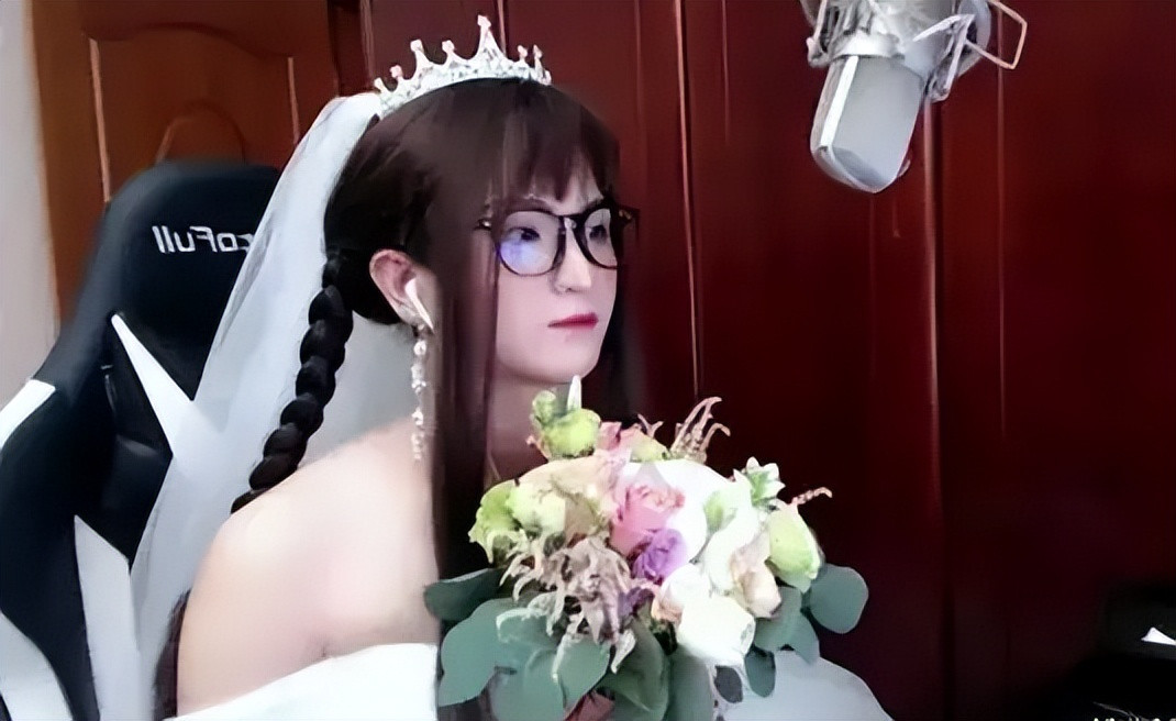 这才是正能量主播? 虎牙六尾游戏中被路人叫嚣, 直接用实力打服!