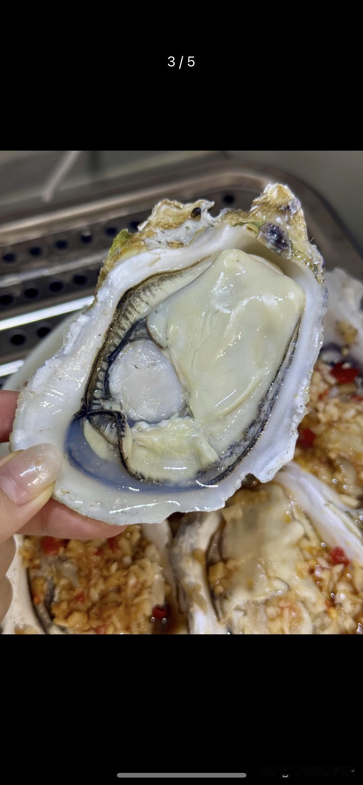 答案很明确：晚餐最该少吃。为什么是晚餐？1.晚上消耗最少吃完没多久就