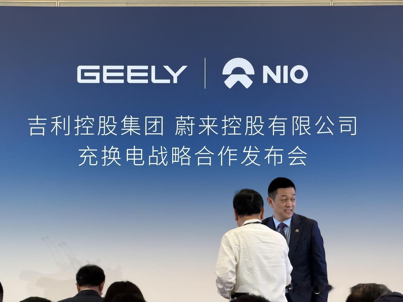 真敢说！蔚来：换电能让网约车多赚20%、成本直接砍40%最近蔚来和吉利刚合