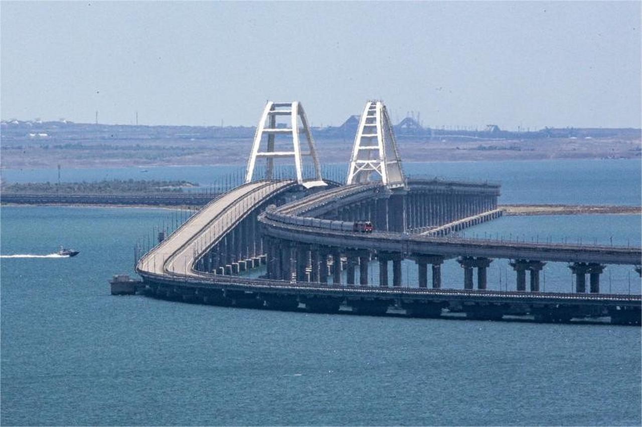 乌军司令首度披露对克里米亚战略：刻意不动克里米亚大桥。罗伯特·布罗夫迪，乌克