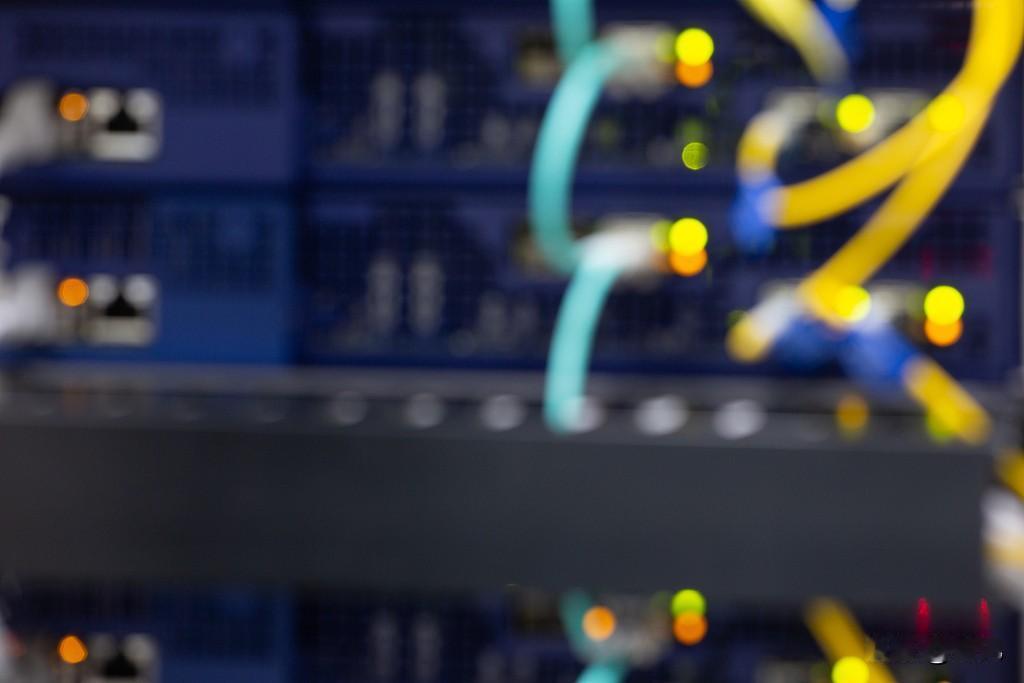 光模块扩产潮催生新瓶颈！磷化铟+薄膜铌酸锂TOP18核心受益股全梳理！本次梳