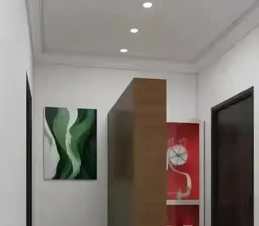 云南丽江，有一名女子在网上诉苦，她家对面的邻居，最近莫名其妙的买来了一个大鞋架，