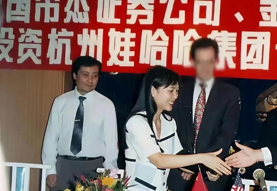 三个孩子争夺财产，可以理解。唯独不理解的是杜建英，本来以为她是那种空有美貌，自