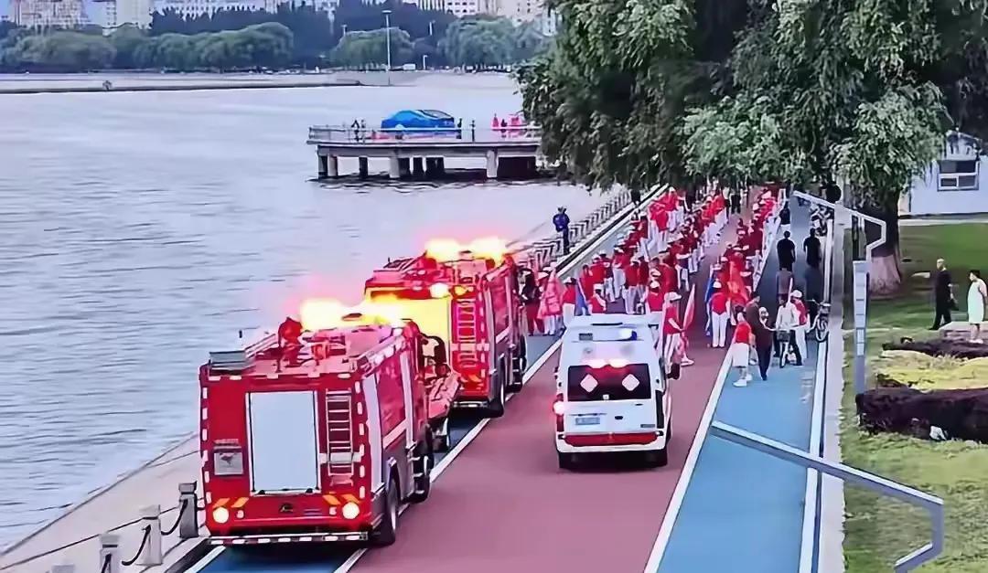 辽宁暴走团阻碍3辆救援车通行，各方回应引爆舆论，人民日报：这不是素质问题。7月1