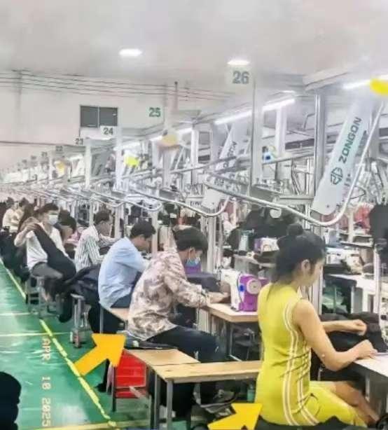 最近不少国内防弹衣厂都在加班加点生产，国外订单一个接一个，根本停不下来。为啥全球