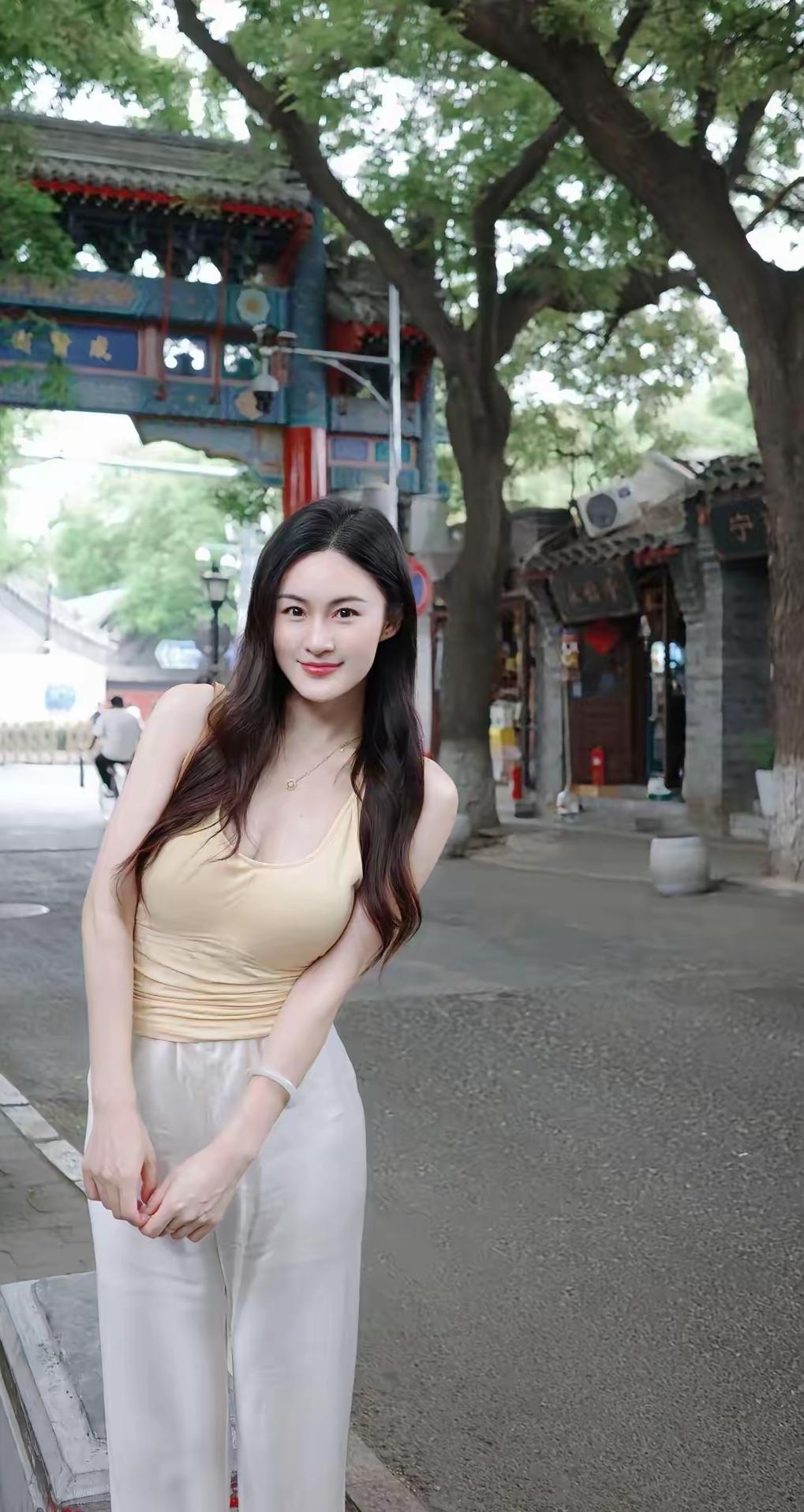 物极必反，人美必单。