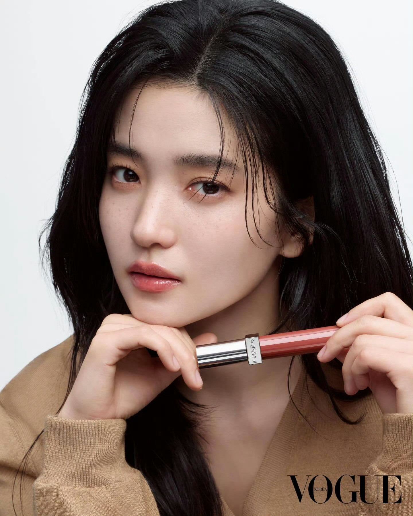金泰梨韩版《VOGUE》March2026Prada美妆～