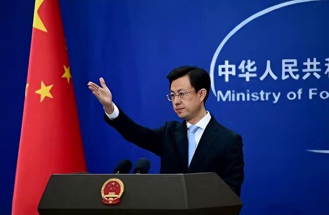 英国首相斯塔默恐怕怎么也没想到，自己还在伦敦苦苦等着北京的“邀请函”，甚至为此不