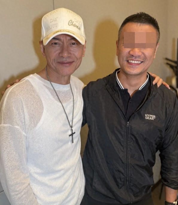 62岁江华近照引担忧，同框冻龄罗霖反差大