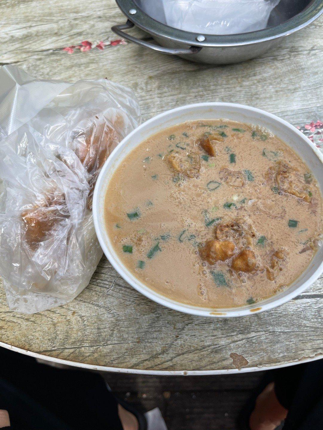 镇上的早餐店都不做咸豆浆可我实在想吃于是进了趟城​​​