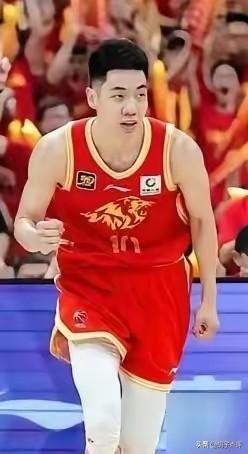 郭昊文连国家队集训资格都没有，朱俊龙却是国家队常客，次次被郭士强重用！从两人我们