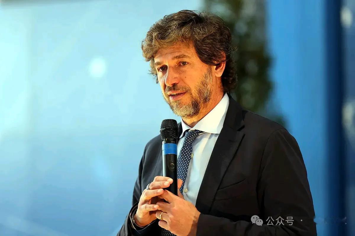 A米必须有3~5名意大利本土绝对主力才可能拿到话语权，彻底改变雇用兵为主的AC