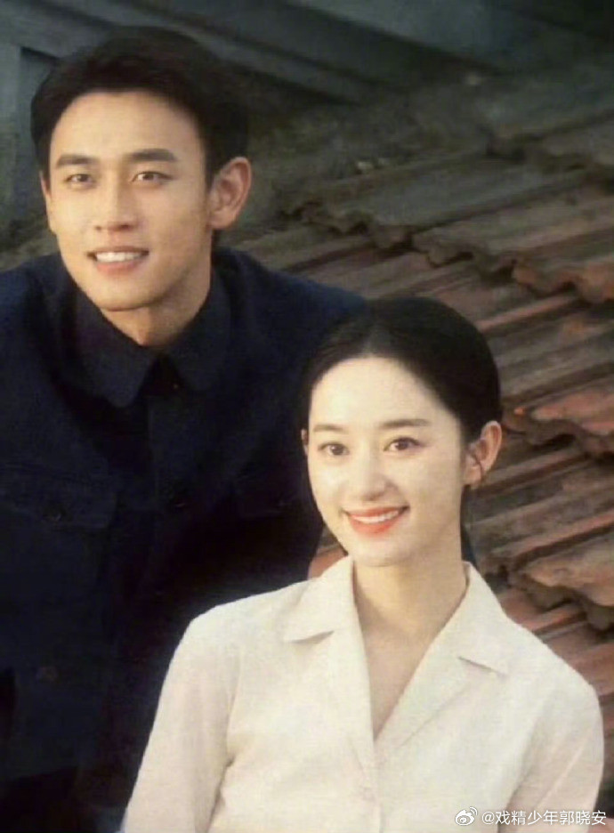 姐姐姐夫原著是双向暗恋《纯真年代的爱情》原著番外，瞿桦在学生时代便暗恋方穆静，“