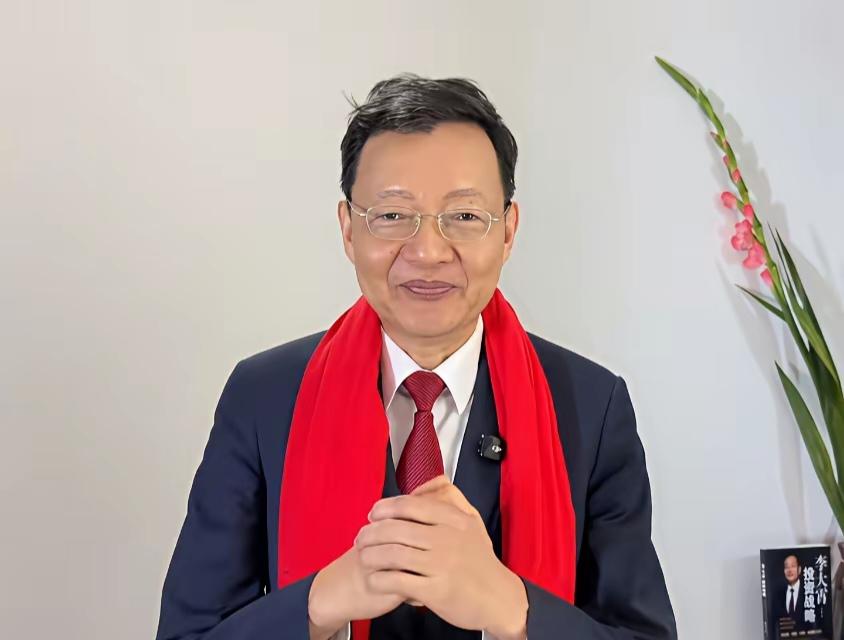 李大霄又玩梗了！李大霄新年拜年视频，也不知道是不是故意的，大部分时间是黑屏，股民