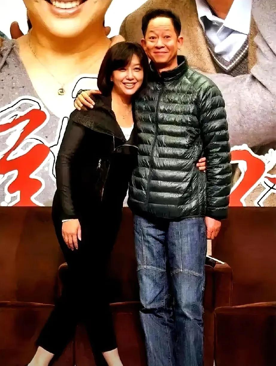 谁的DNA动了！手机里弹出江珊王志文的合照，瞬间被拉回《过把瘾》的黄金年代！当年