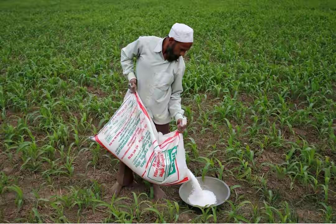 中国有货不卖？印度把后路彻底堵死印度最近彻底慌了！一边砸500亿卢比喊着要