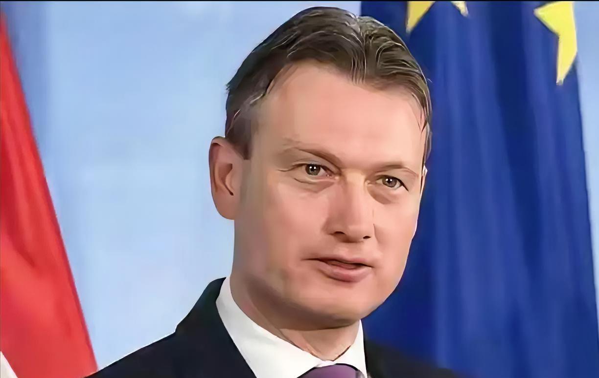 荷兰终于认了，急转弯背后竟是巨大压力；跟着美国搞制裁反噬自身荷兰突然宣布与中国