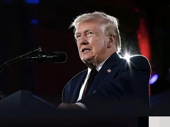 特朗普又放了一枚更大的烟幕弹。很多人都相信了！特朗普在接受英国金融