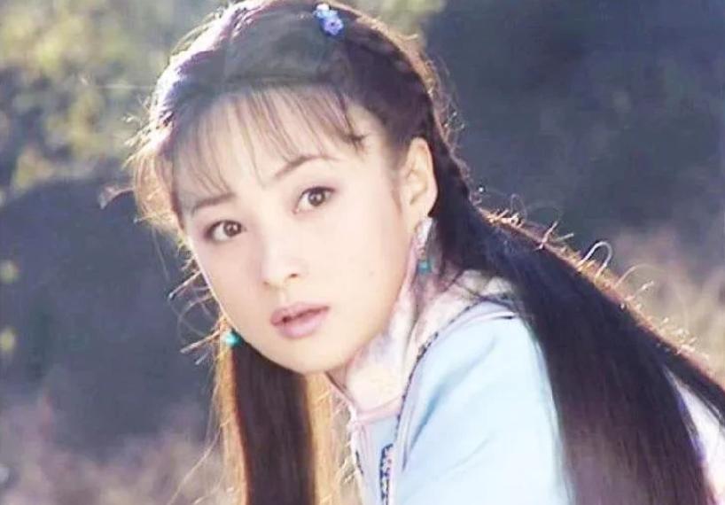 西汉东海郡，这天要处斩犯人。犯人是一位少妇，衣衫褴褛，浑身血迹斑斑。她看看周围的