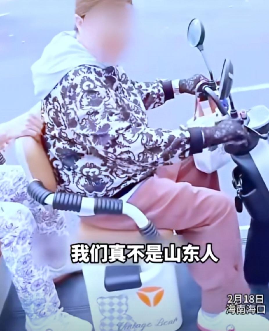 山东不背锅！两位大妈在海口偷拔别人的菜，张口就来：“我老家是山东的。”2月18日