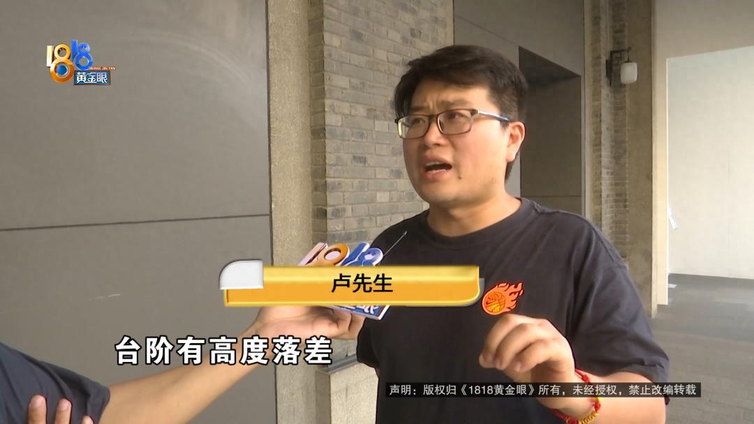 “冤不冤？”杭州，一位自称年薪数百万的男子在逛商场时，不小心磕掉了脚后跟的一块皮