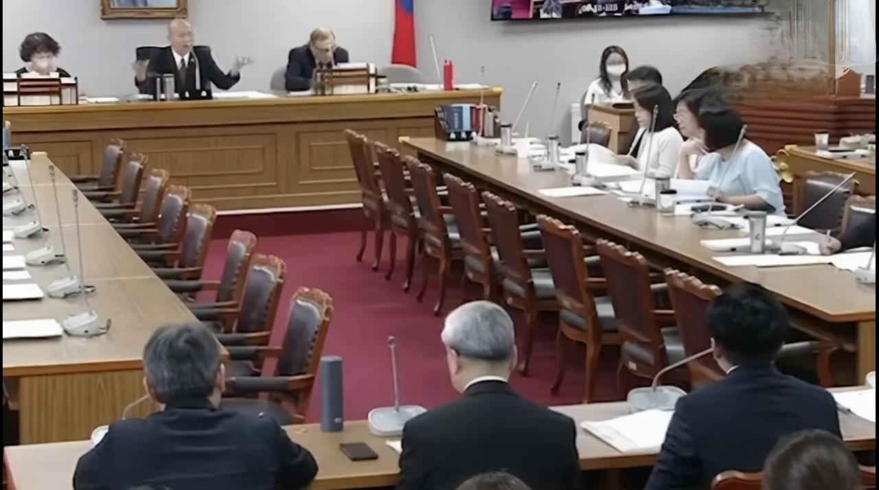 韩国瑜这次对傅崐萁下手够重韩国瑜是站在“国家、政府、人民”的高度，降维打击傅崐