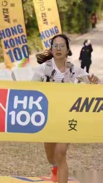 说真的，看到一堆人给那个护士鸣不平，我有点想笑。程序员三天拿俩冠军，全网夸她牛