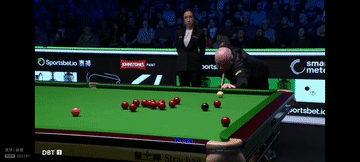 赵心童只用了4局，希金斯进攻进攻不成，防守防守不行，架杆也用不好了！