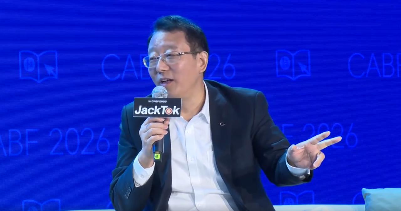 冯兴亚称华为是广汽的老师！5月17日，在在2026轩辕汽车蓝皮书论坛上，广汽