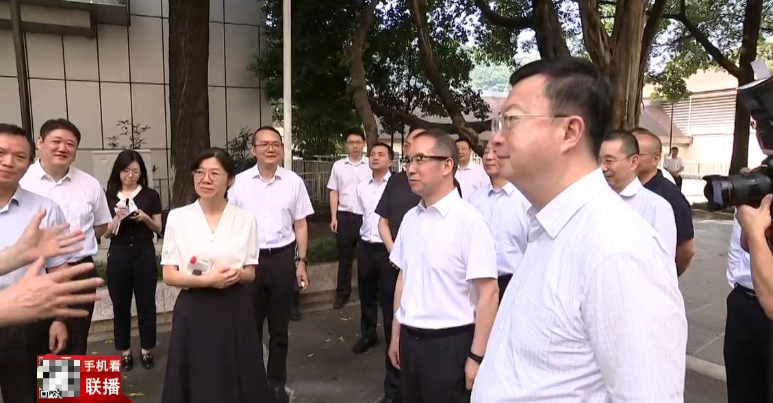 7月20日至21日，倒在贵州茅台酒厂（集团）有限责任公司等酒业调研，并召开座谈会