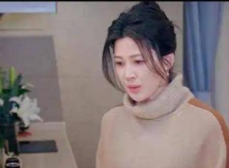 在电视剧《骄阳似我》中，聂曦光妈妈姜云是一个越活越通透的角色，深受观众喜爱。姜