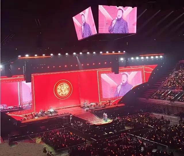 祝贺岳云鹏山城重庆演唱会再一次成功。有些专业的歌手歌星，估计都干不过这个业余的