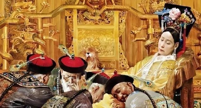 慈禧睡觉有多变态，一晚上要累坏10几个太监宫女。慈禧每天晚上九点入睡，凌晨3点起