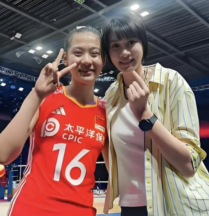 虽然0-3完败，中国女排副攻令人眼前一亮！年轻的中国女排0-3完败