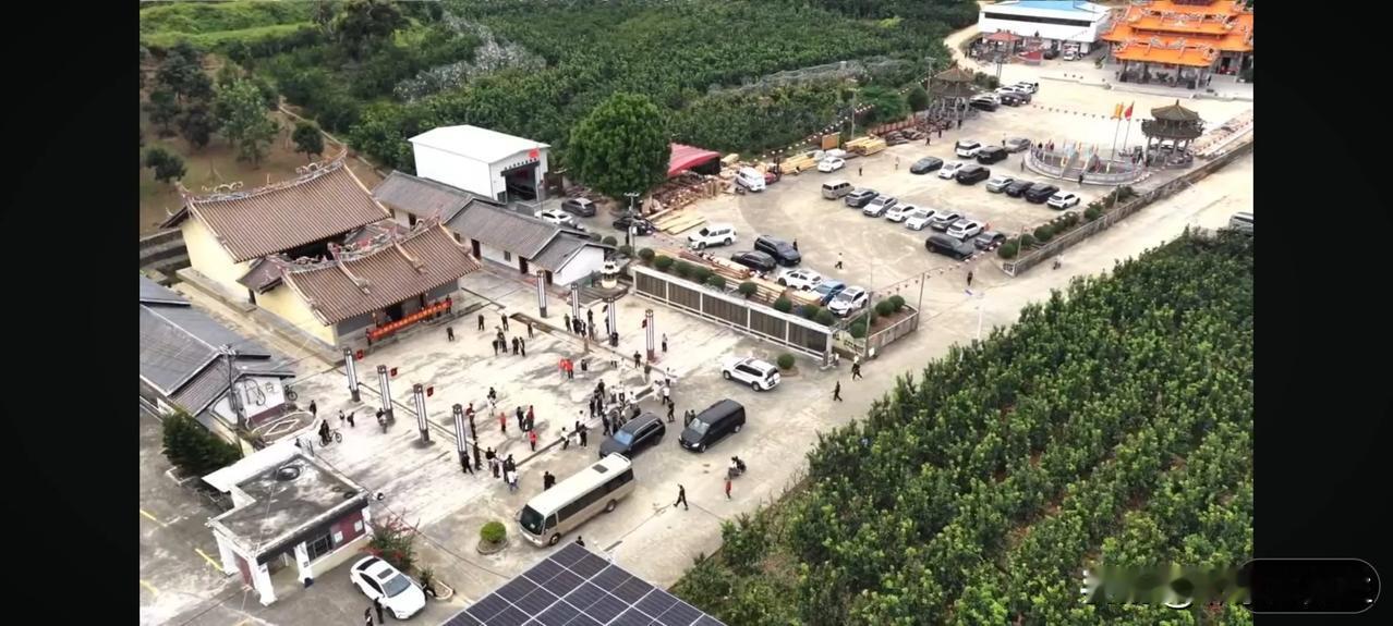 台湾网红馆长拜访赖清德祖籍馆长现在正代替赖清德访问漳州平和县心田村。这是迁到