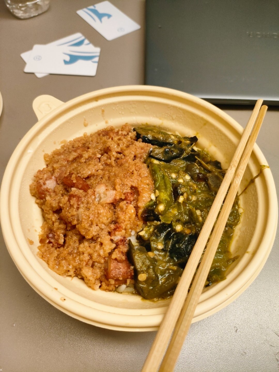 谁发明的擂饭！这也太好吃了我靠！点之前：这不就是盖浇饭嘛？青椒皮蛋为啥能是招牌？