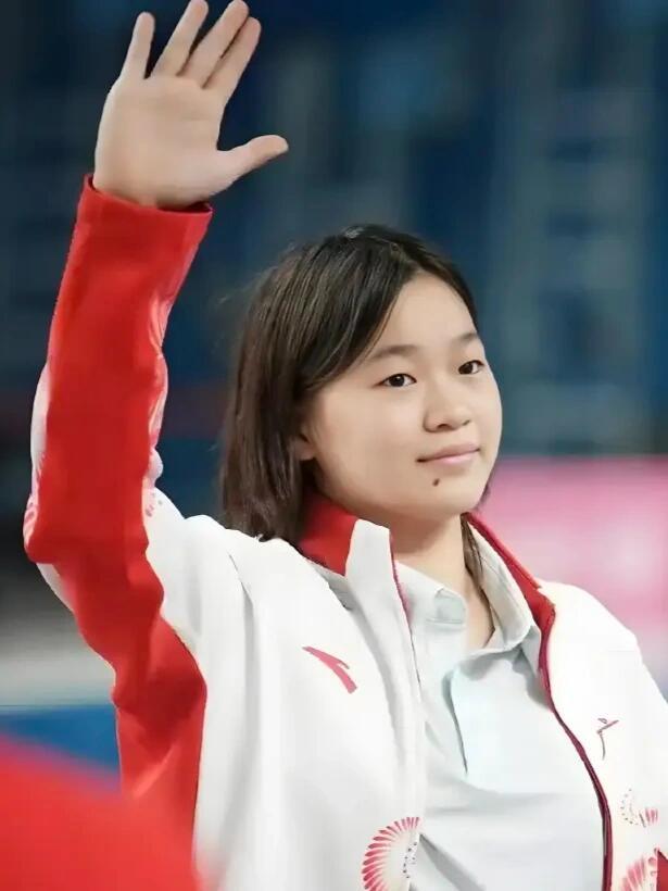 截至2026年4月24日，全红婵的最新动态可概括为：正处在发育期调整+伤病康复+