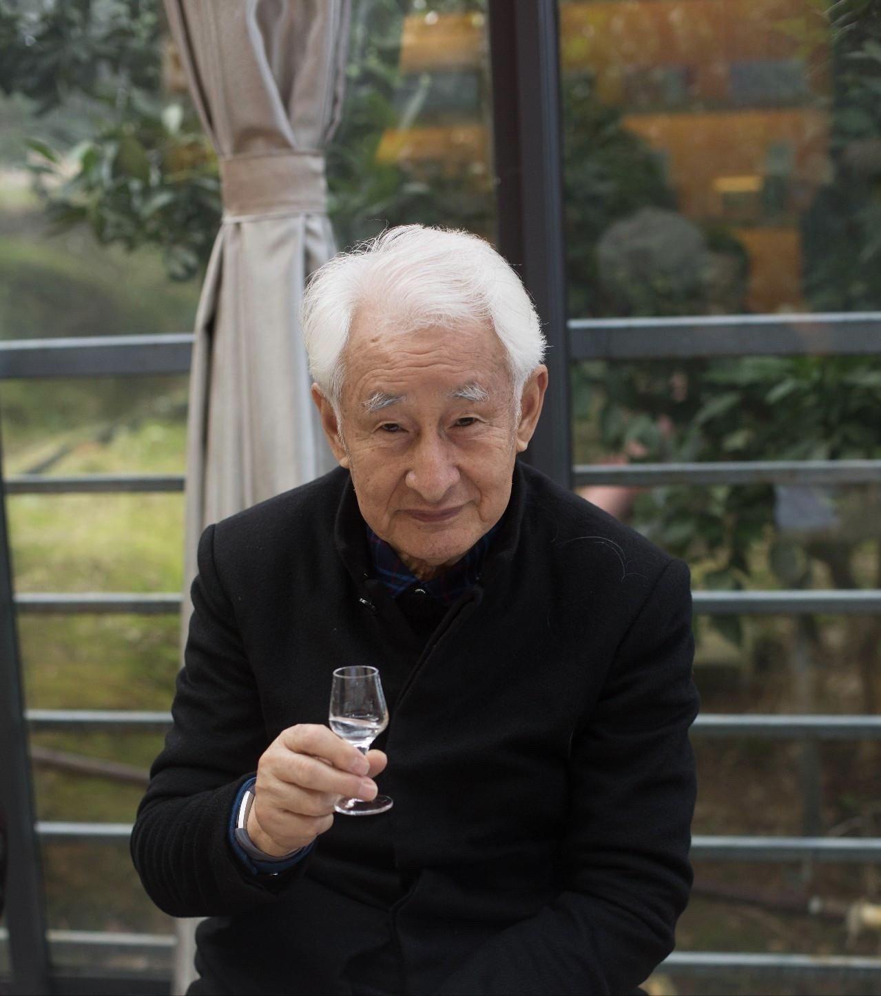 世界上喝茅台最多的人叫季克良。他在茅台工作50年，喝掉2吨多茅台，凭借“最贵的