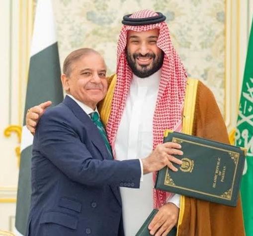 一个GDP排不进世界前二十的“穷哥们”，竟然在同一周内成了中东和南亚的绝对主角，