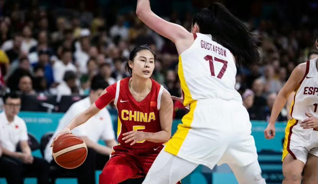 中国女篮vs韩国女篮不太明白，谁给我解答一下，为啥有突破有身高有对抗的王思雨半
